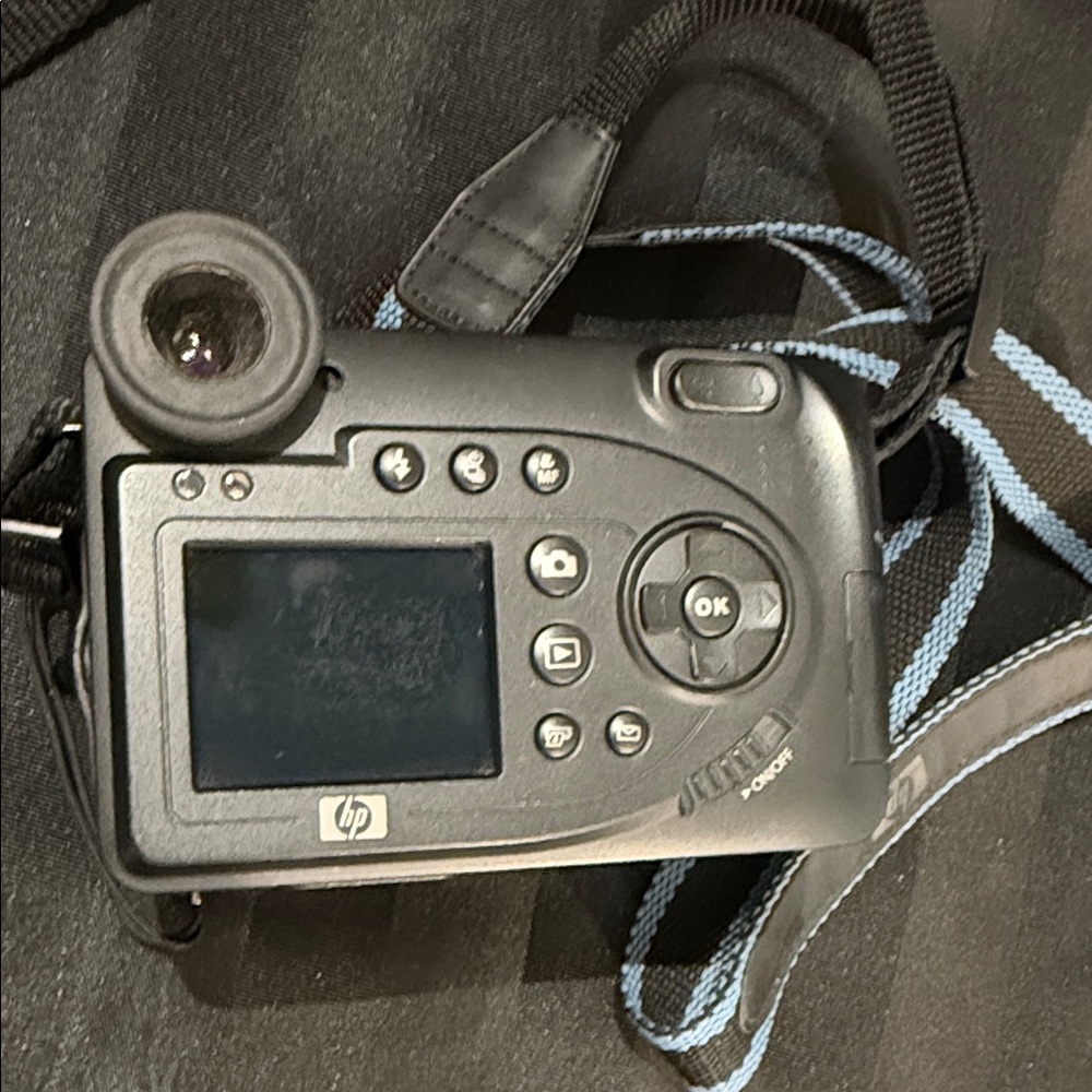 HP Black Digital Camera with Optex Blue Bag - Picture 5 of 12